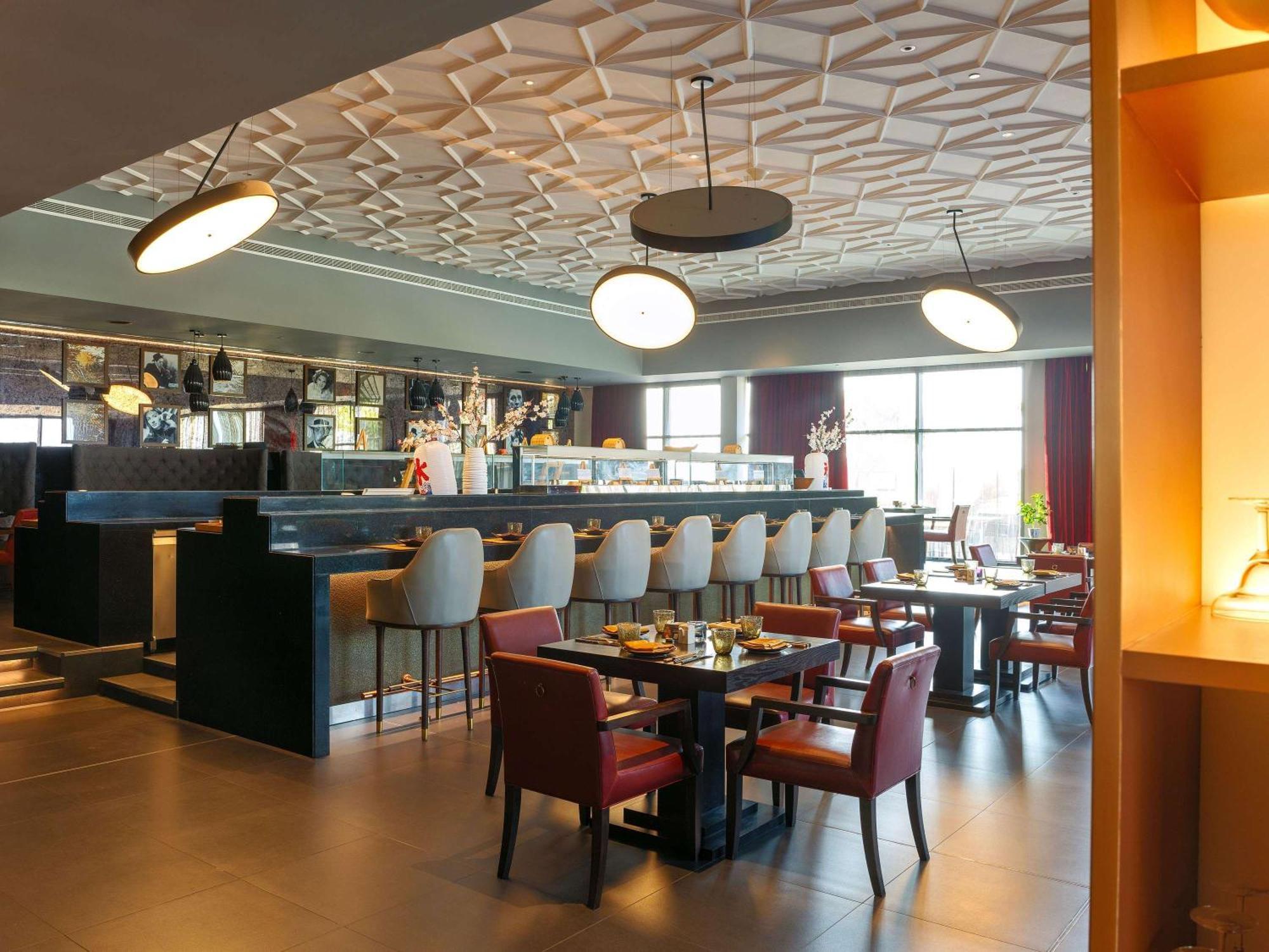 Novotel Muscat Airport Экстерьер фото