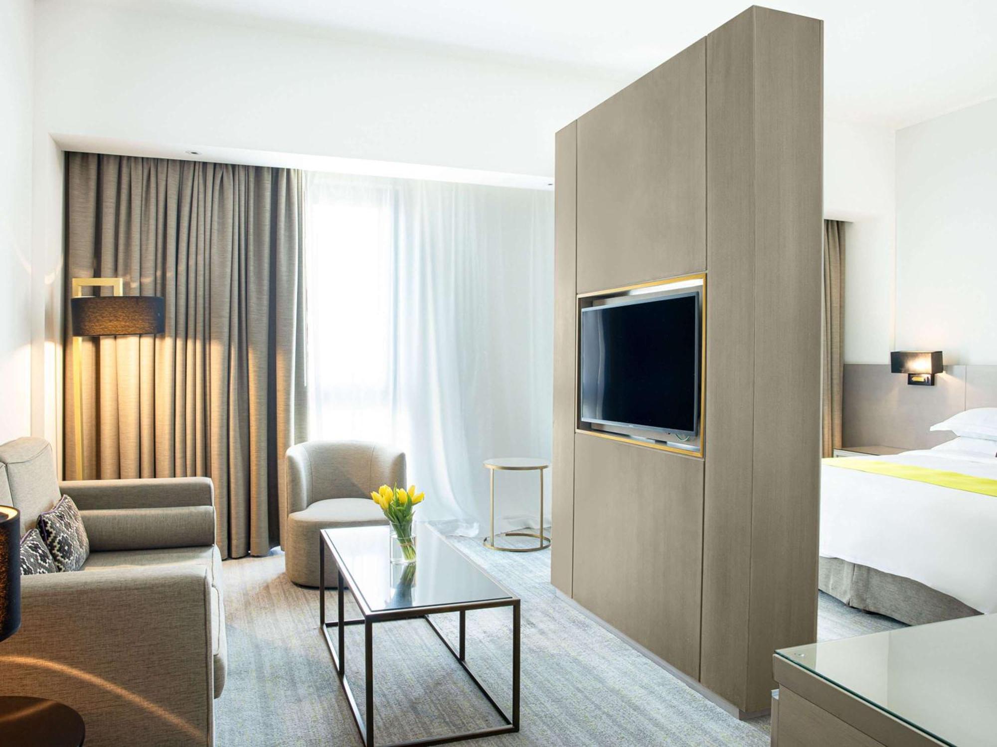 Novotel Muscat Airport Экстерьер фото