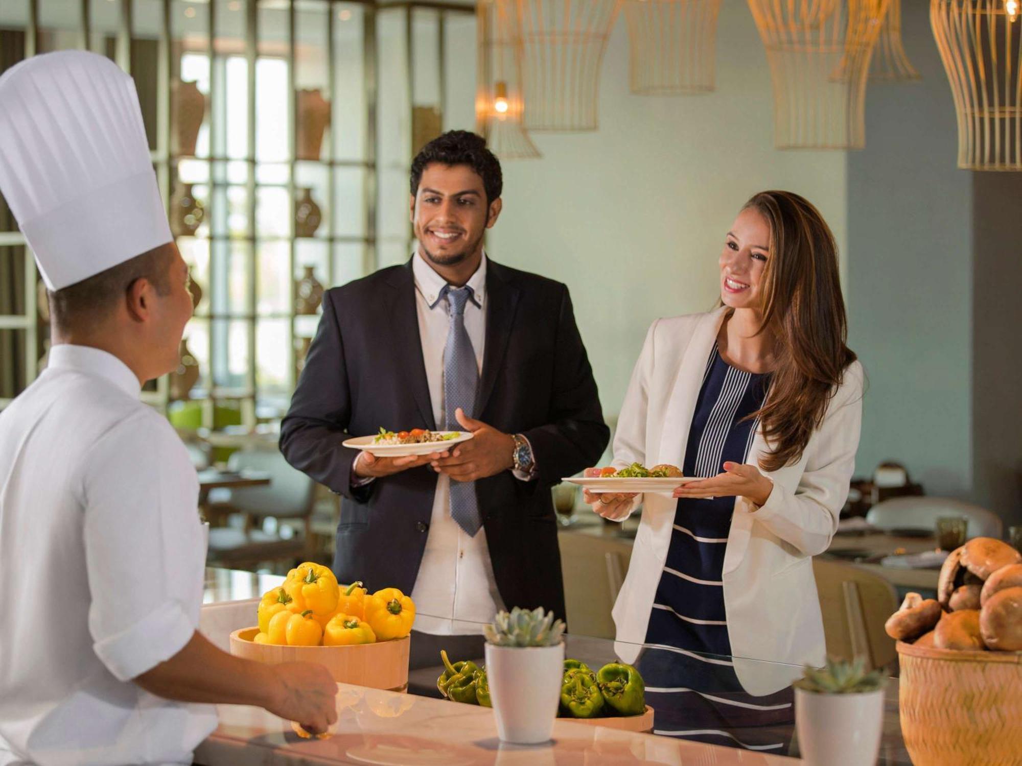 Novotel Muscat Airport Экстерьер фото