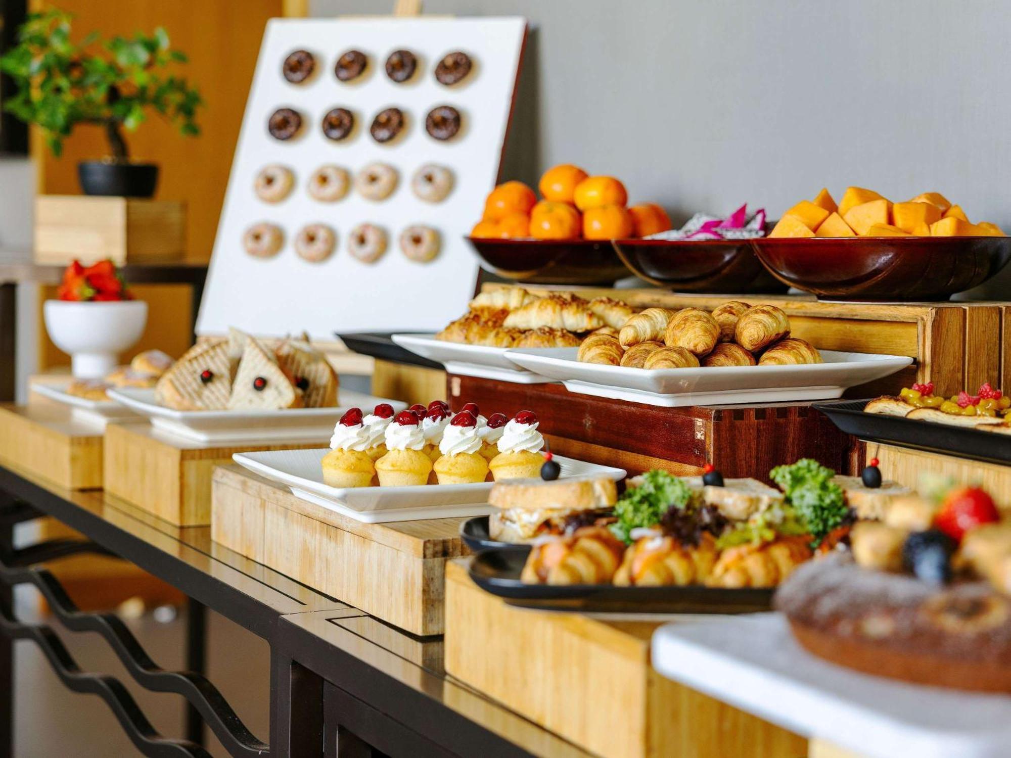 Novotel Muscat Airport Экстерьер фото