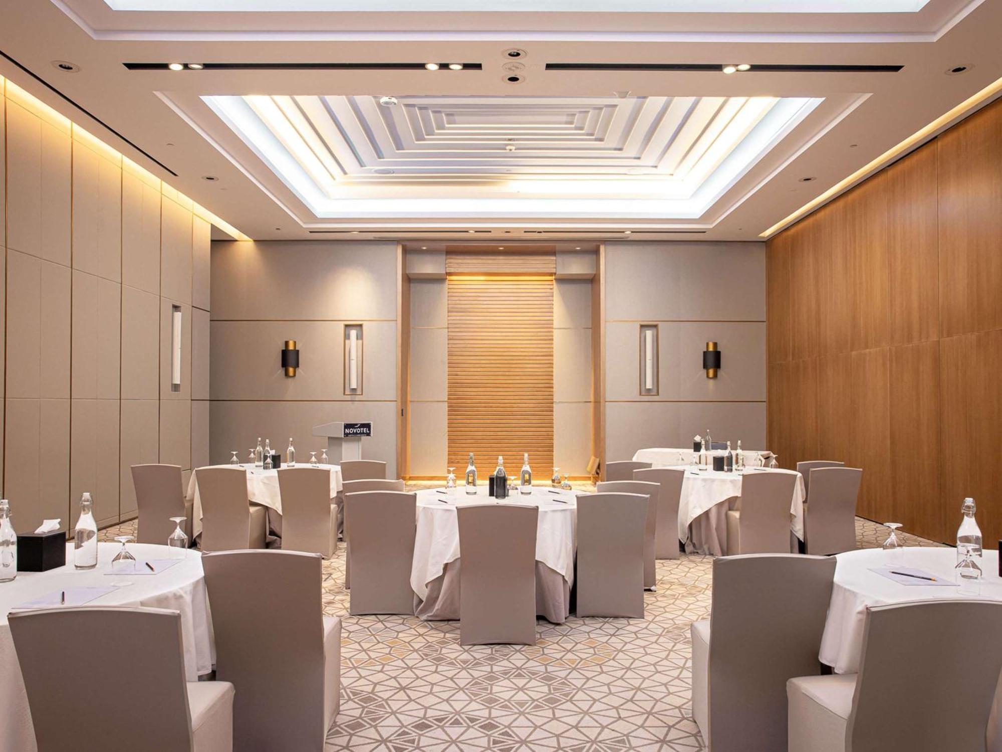 Novotel Muscat Airport Экстерьер фото