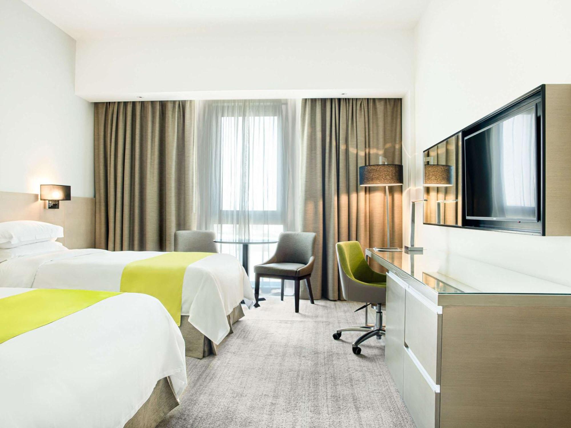 Novotel Muscat Airport Экстерьер фото